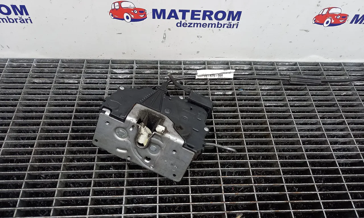 INCUIETOARE USA FATA DREAPTA OPEL CORSA D 2006-2015