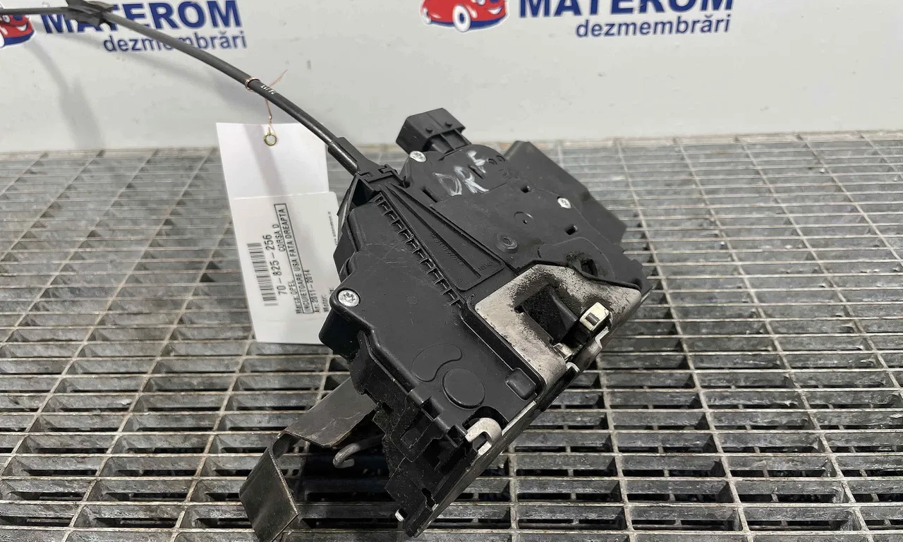 INCUIETOARE USA FATA DREAPTA OPEL CORSA D 2006-2014