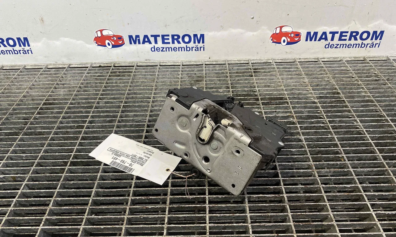 INCUIETOARE USA FATA DREAPTA OPEL CORSA D 2006-2015