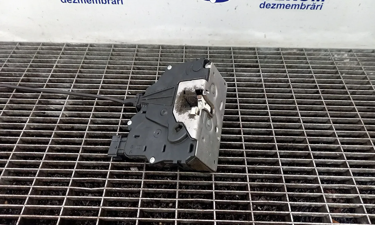 INCUIETOARE USA FATA STANGA OPEL CORSA D 2006-2015