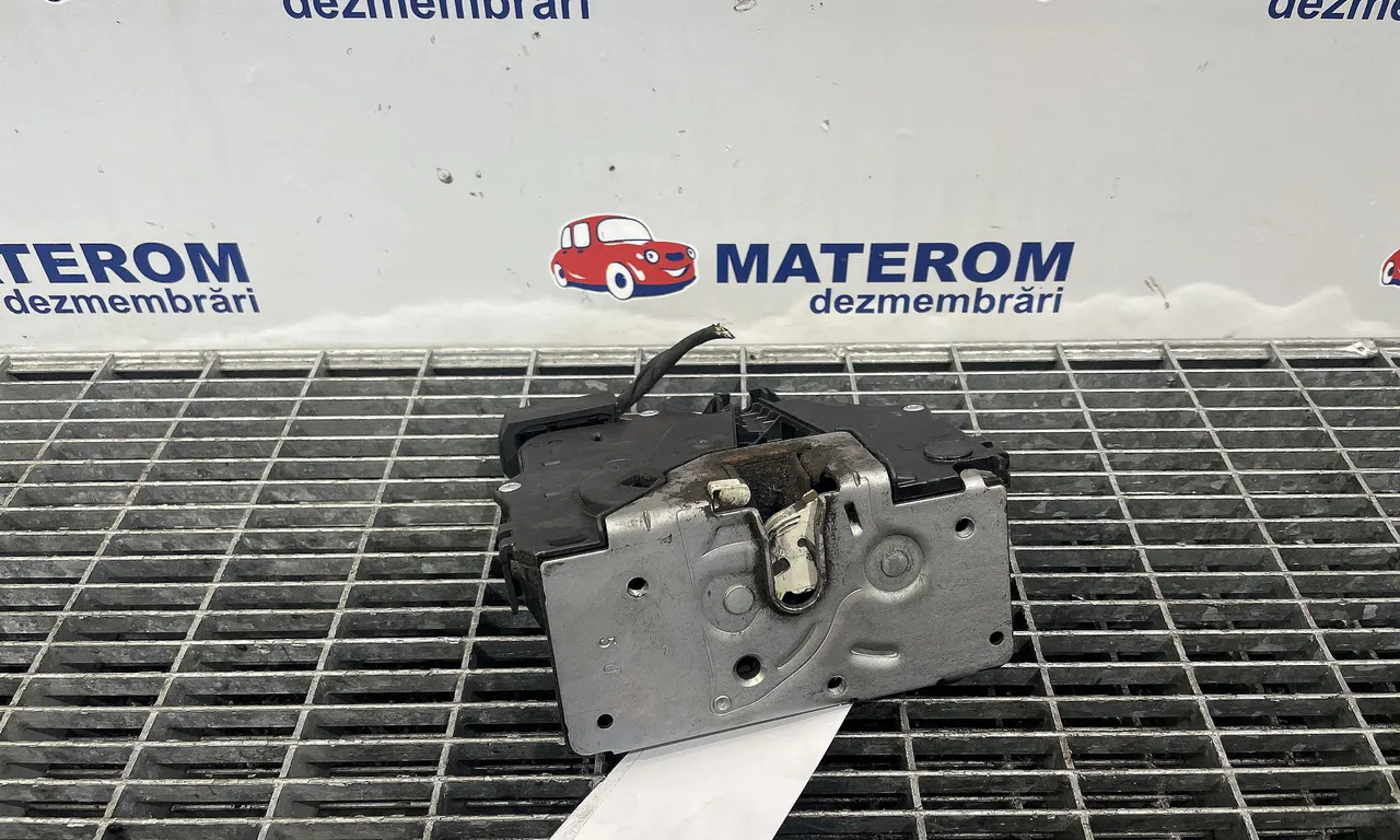 INCUIETOARE USA FATA STANGA OPEL CORSA D 2006-2015