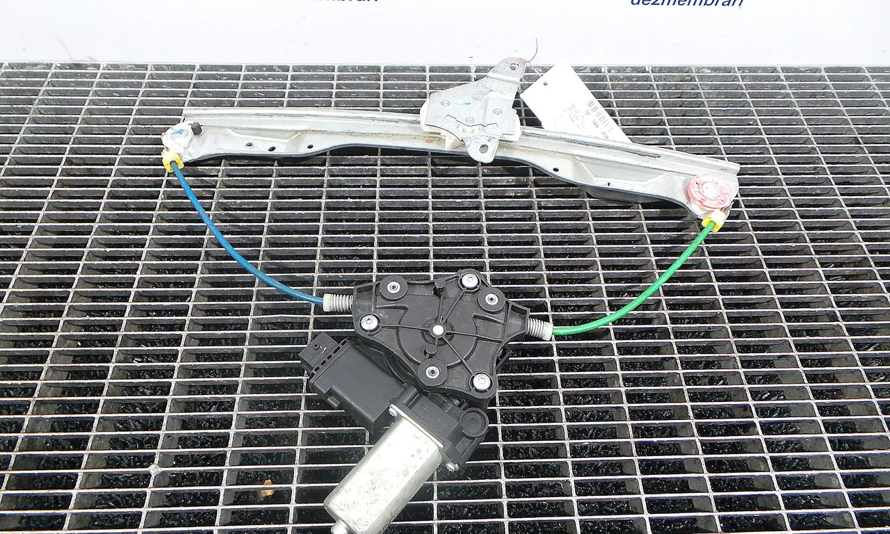 MACARA USA FATA DREAPTA OPEL CORSA D 2006-2015