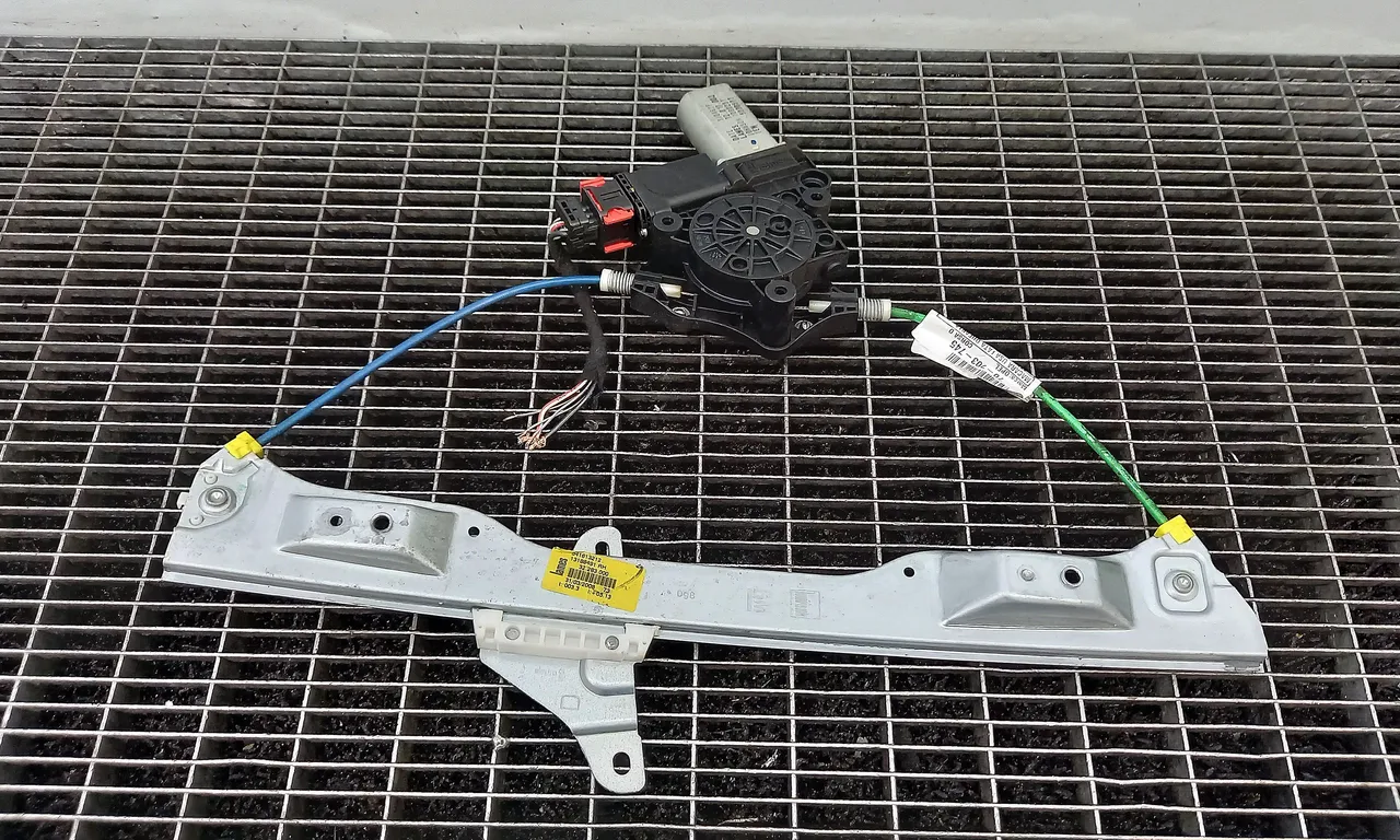 MACARA USA FATA DREAPTA OPEL CORSA D 2006-2015