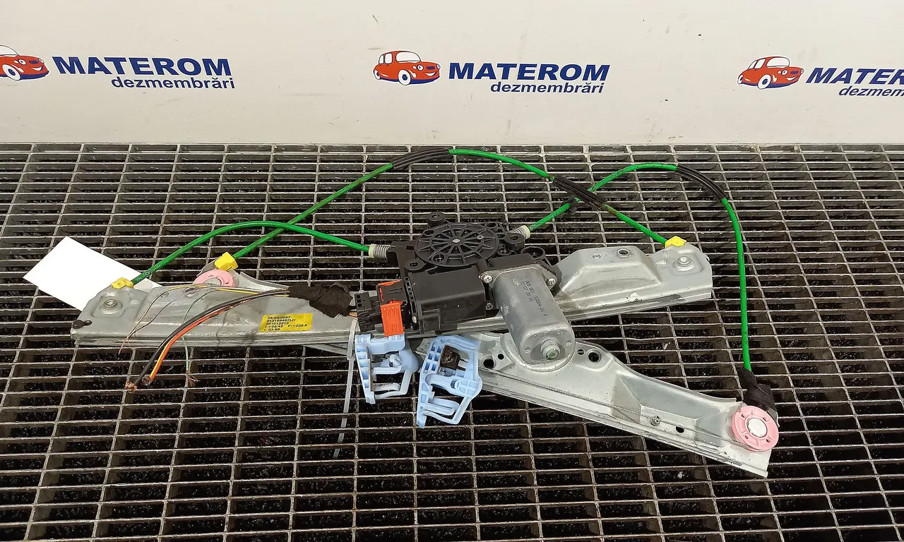 MACARA USA FATA STANGA OPEL CORSA D 2006-2015