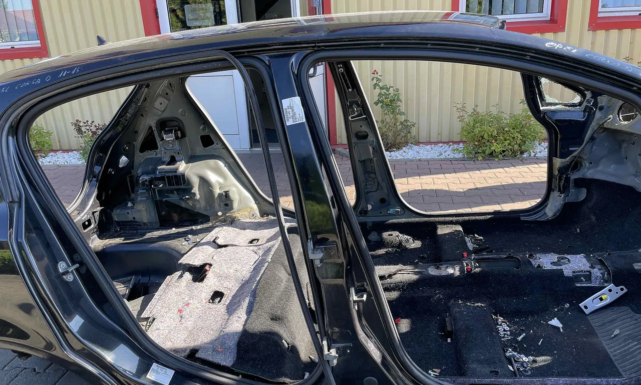 STALP MIJLOC DREAPTA OPEL CORSA D 2006-2014
