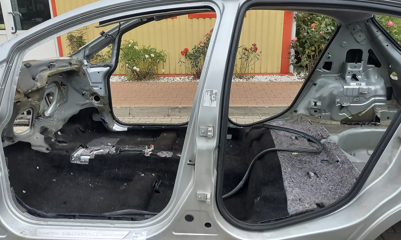 STALP MIJLOC STANGA OPEL CORSA D 2006-2015