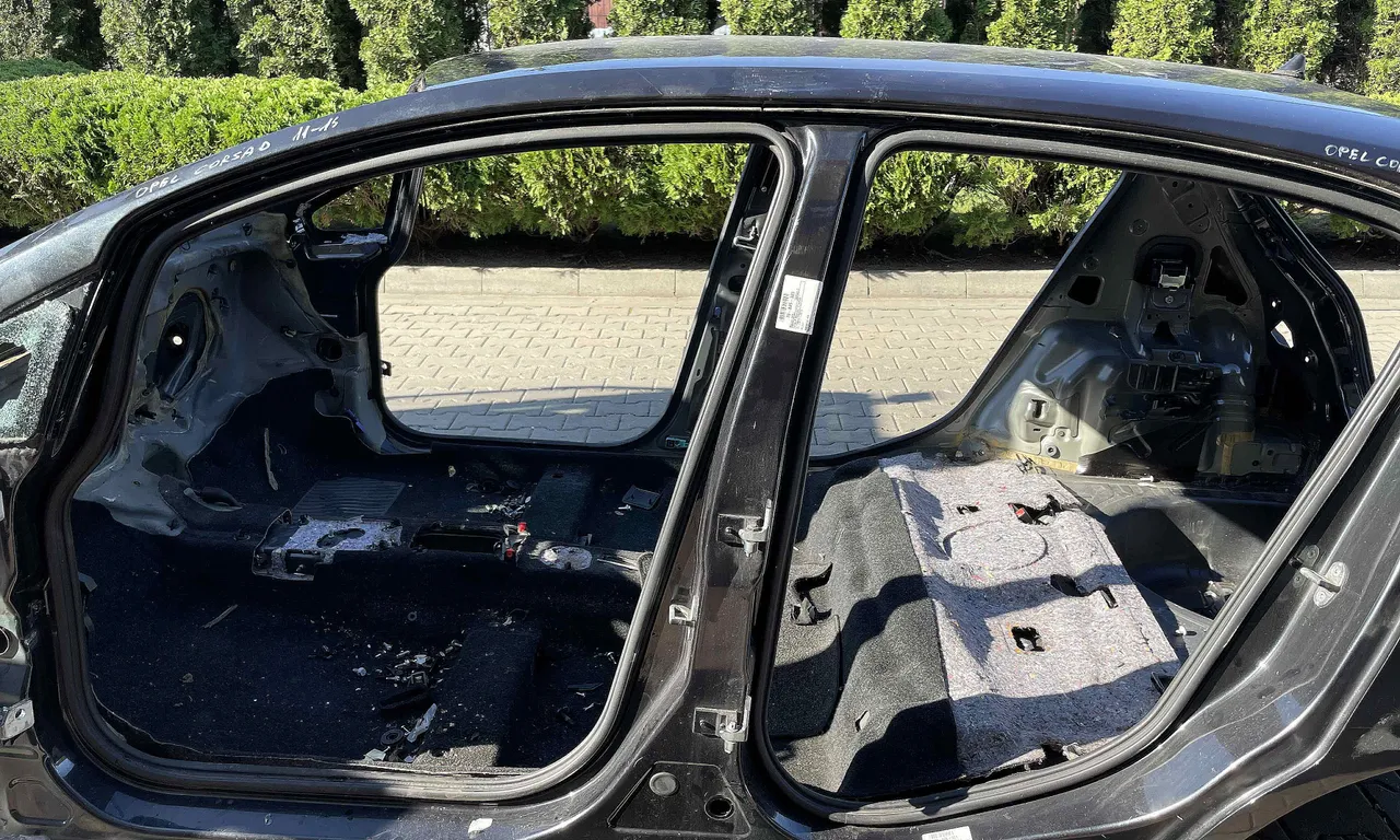 STALP MIJLOC STANGA OPEL CORSA D 2006-2014