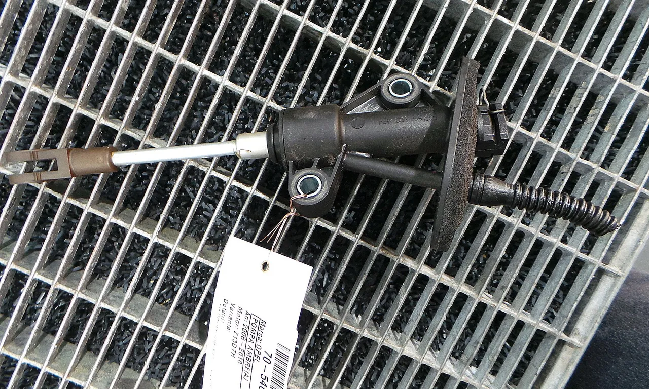 POMPA AMBREIAJ OPEL CORSA D 2006-2015