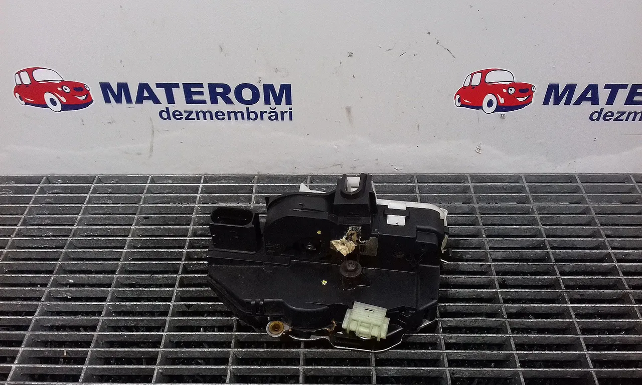 INCUIETOARE USA FATA DREAPTA OPEL INSIGNIA A 2008-2017