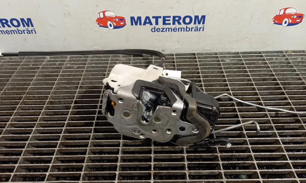 INCUIETOARE USA FATA DREAPTA OPEL INSIGNIA A 2008-2017