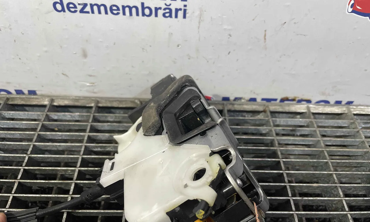 INCUIETOARE USA FATA DREAPTA OPEL INSIGNIA A 2008-2017