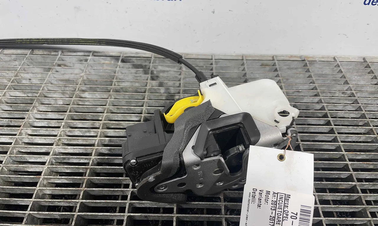 INCUIETOARE USA FATA STANGA OPEL INSIGNIA A 2008-2017