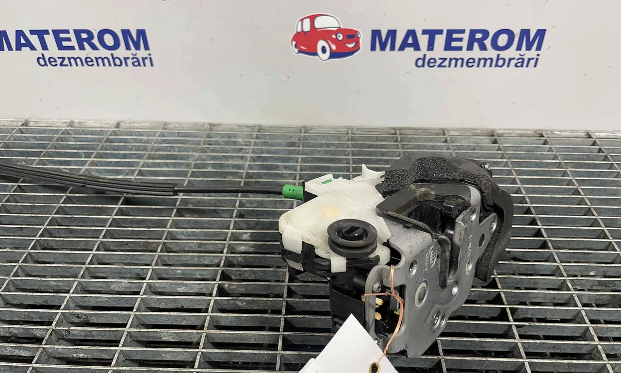 INCUIETOARE USA SPATE DREAPTA OPEL INSIGNIA A 2008-2017