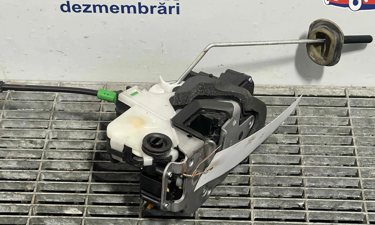 INCUIETOARE USA SPATE DREAPTA OPEL INSIGNIA A 2008-2017