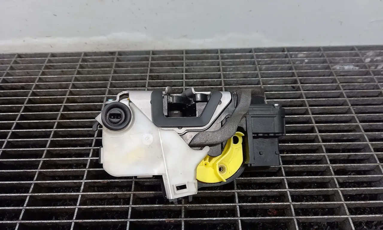 INCUIETOARE USA SPATE STANGA OPEL INSIGNIA A 2008-2017