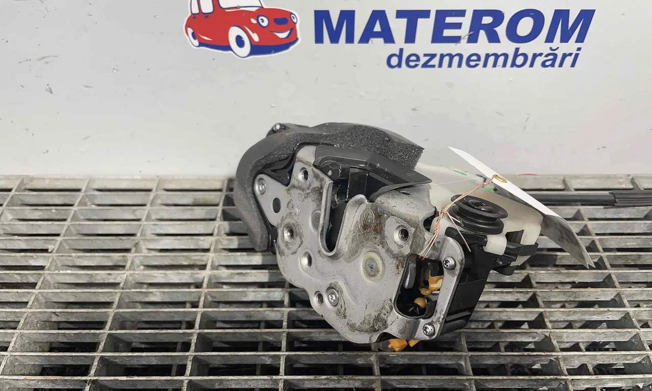 INCUIETOARE USA SPATE STANGA OPEL INSIGNIA A 2008-2017