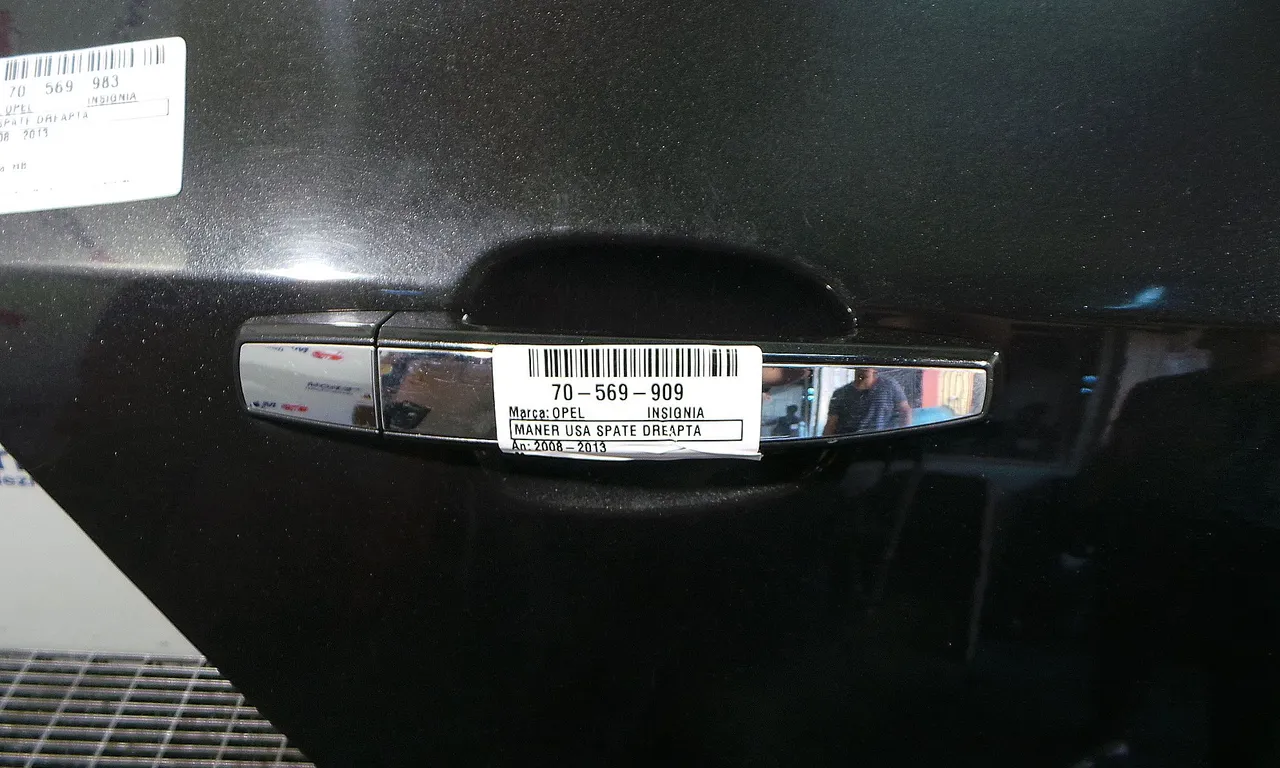 MANER USA SPATE DREAPTA OPEL INSIGNIA A 2008-2017