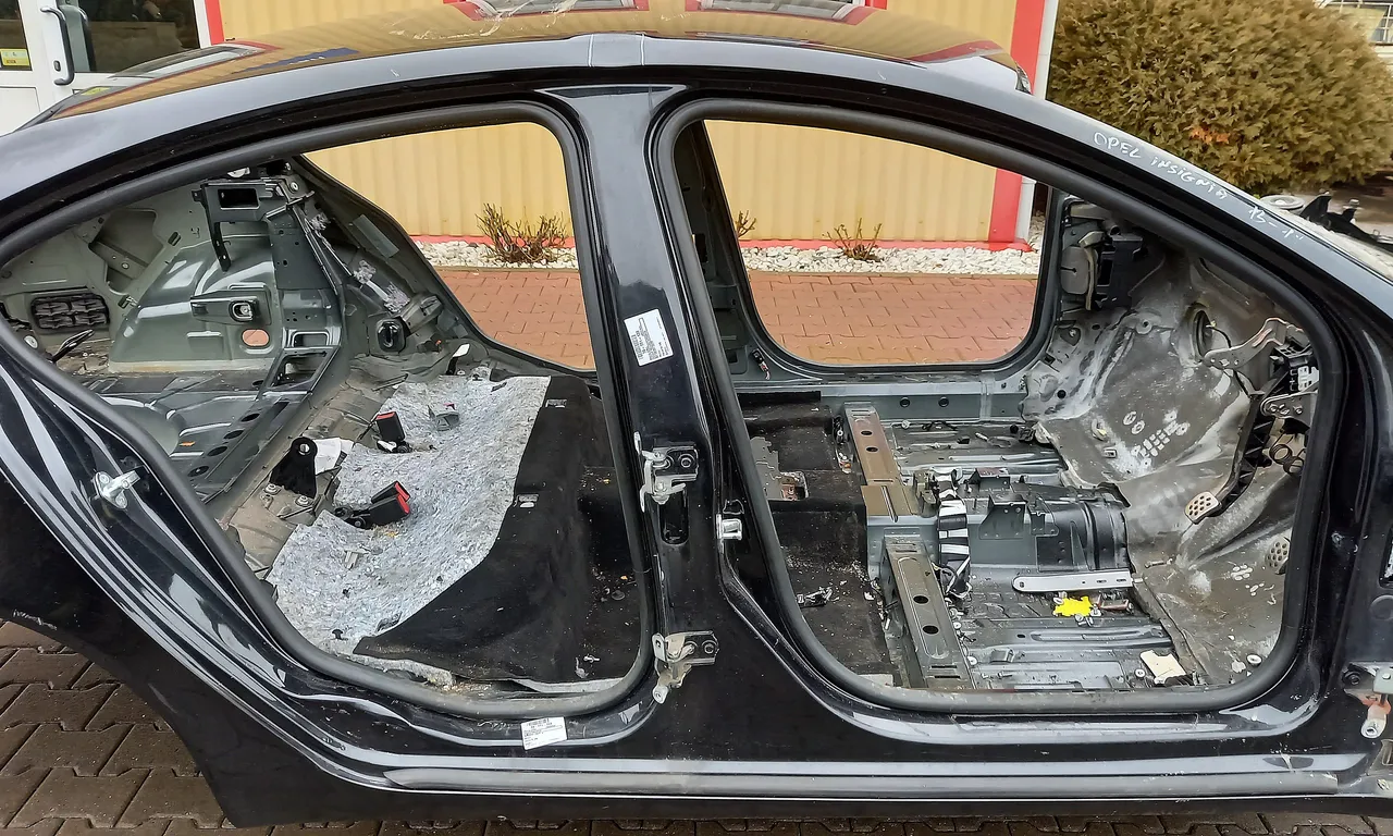STALP MIJLOC DREAPTA OPEL INSIGNIA A 2008-2017