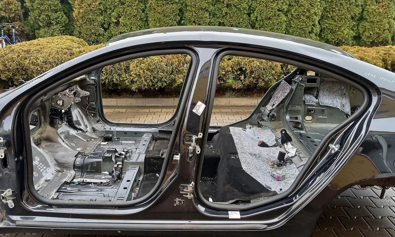 STALP MIJLOC STANGA OPEL INSIGNIA A 2008-2017