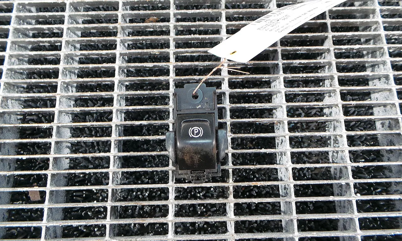 INTRERUPATOR FRANA DE MANA OPEL INSIGNIA A 2008-2017