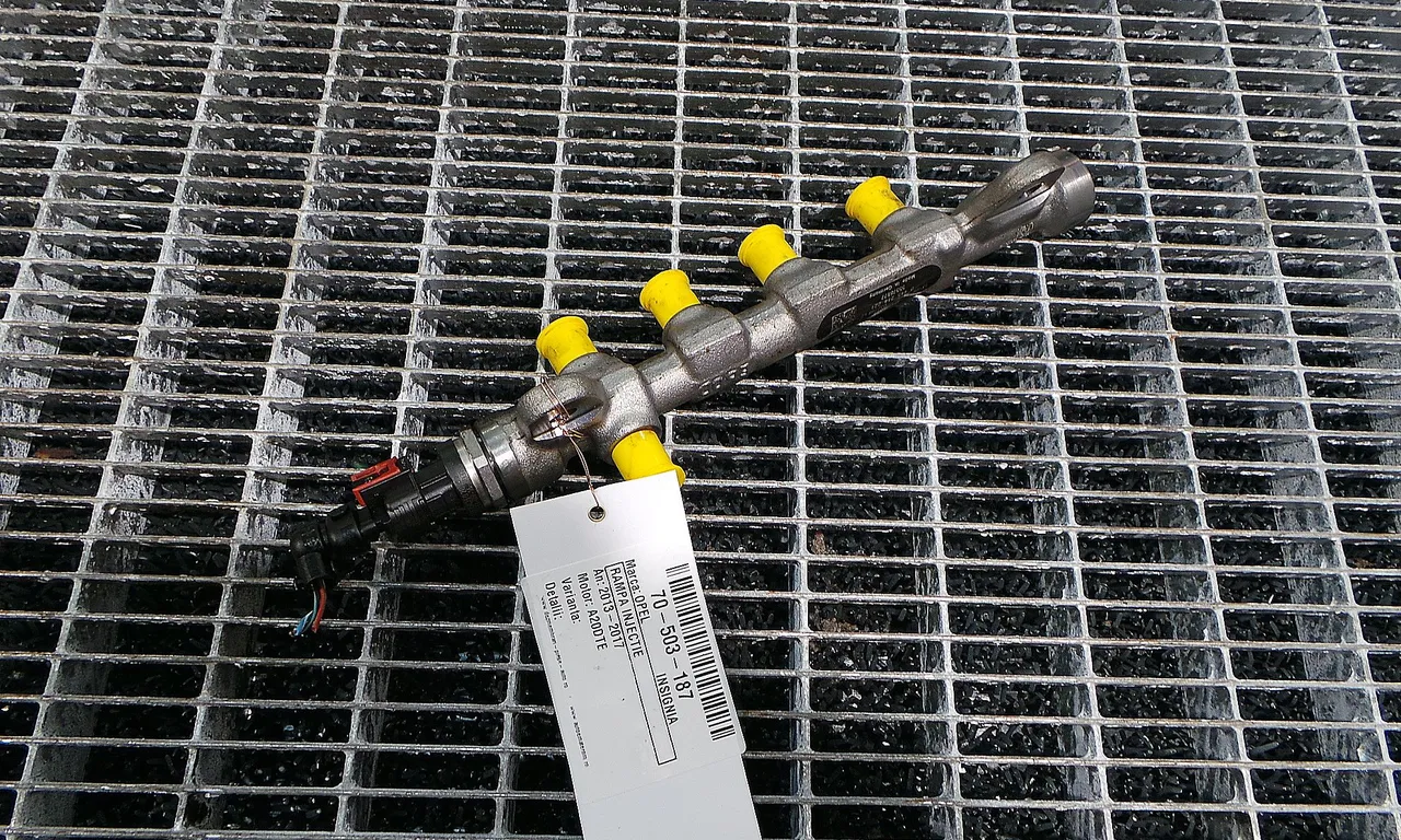 RAMPA INJECTIE OPEL INSIGNIA A 2008-2017