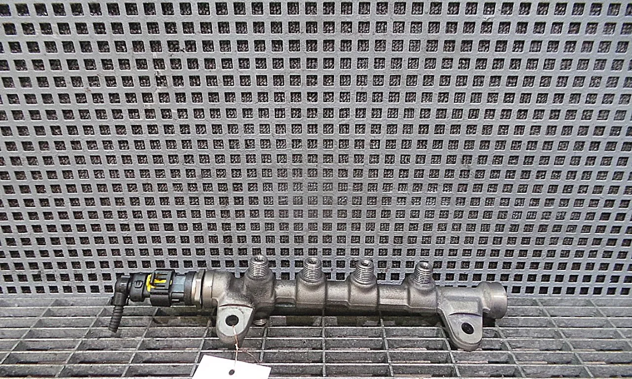 RAMPA INJECTIE OPEL INSIGNIA A 2008-2017