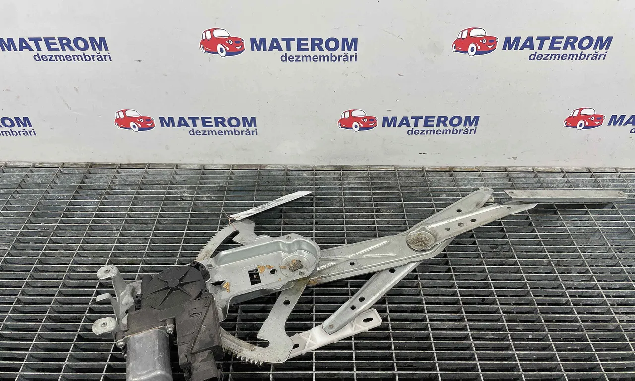 MACARA USA FATA DREAPTA OPEL MERIVA A 2003-2010