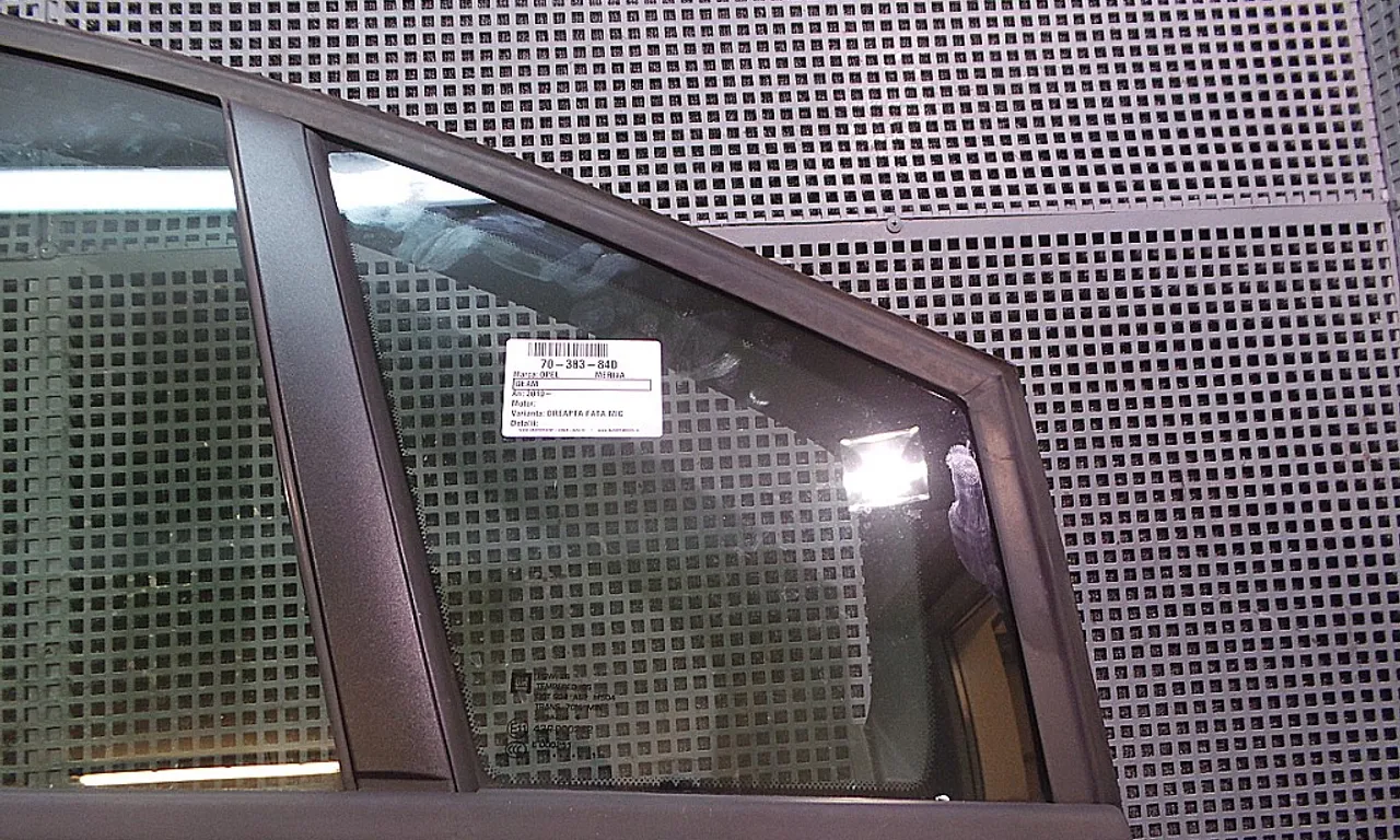 GEAM FATA MIC DREAPTA OPEL MERIVA B 2010-2017