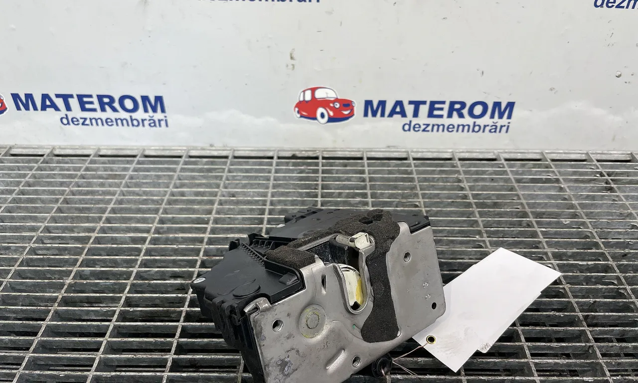 INCUIETOARE USA FATA DREAPTA OPEL MERIVA B 2010-2017