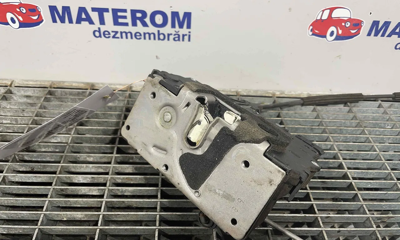 INCUIETOARE USA FATA DREAPTA OPEL MERIVA B 2010-2017