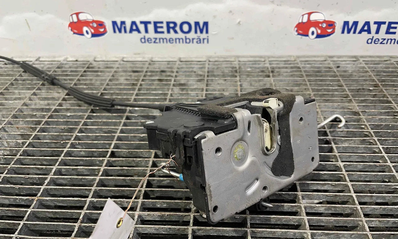 INCUIETOARE USA FATA DREAPTA OPEL MERIVA B 2010-2017