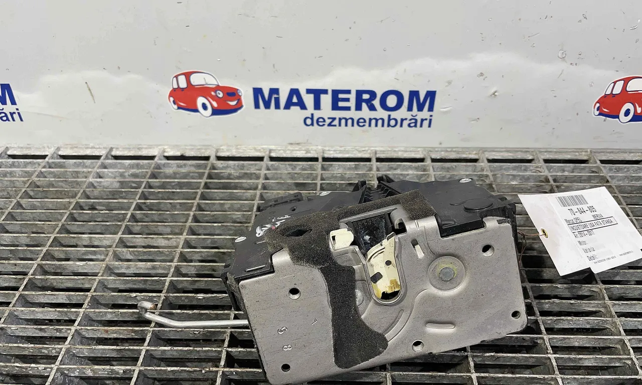 INCUIETOARE USA FATA STANGA OPEL MERIVA B 2010-2017