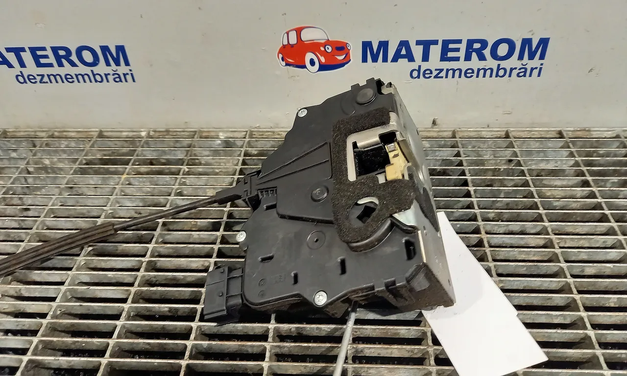 INCUIETOARE USA FATA STANGA OPEL MERIVA B 2010-2017