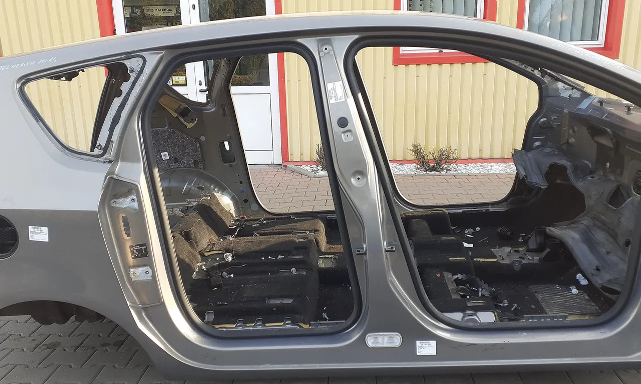STALP MIJLOC DREAPTA OPEL MERIVA B 2010-2017