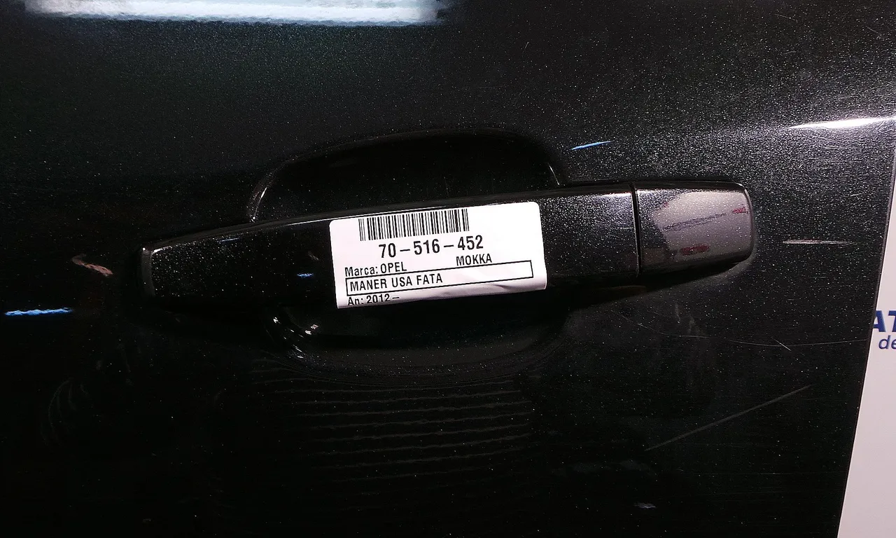 MANER USA FATA STANGA OPEL MOKKA / MOKKA X 2012-2019