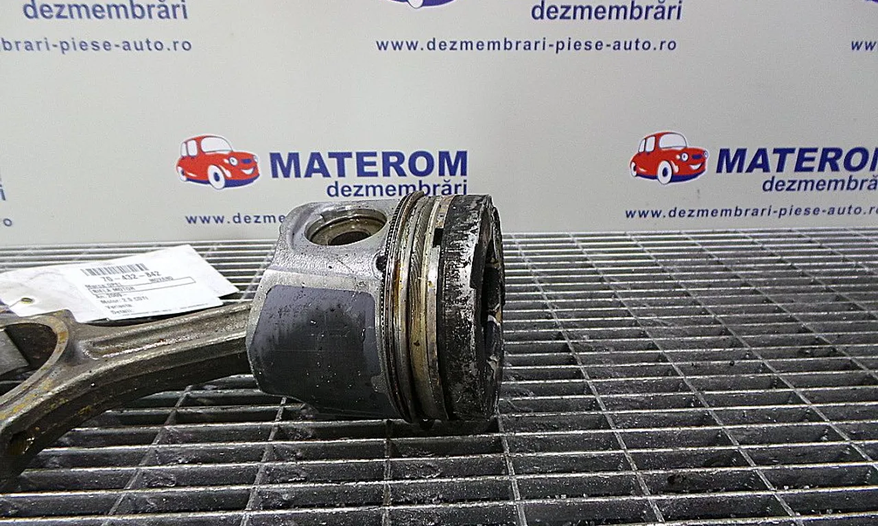 PISTON OPEL MOVANO A 1998-2009