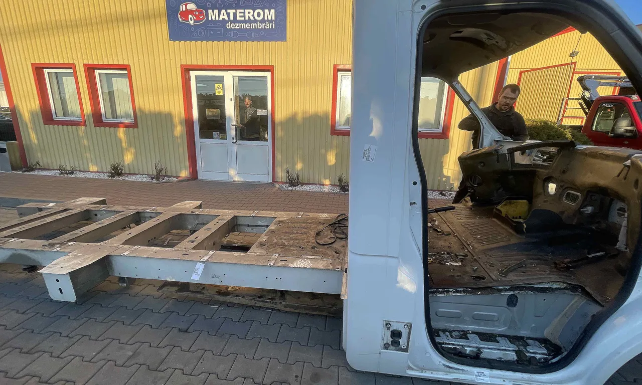 STALP MIJLOC DREAPTA OPEL MOVANO B 2010-2018