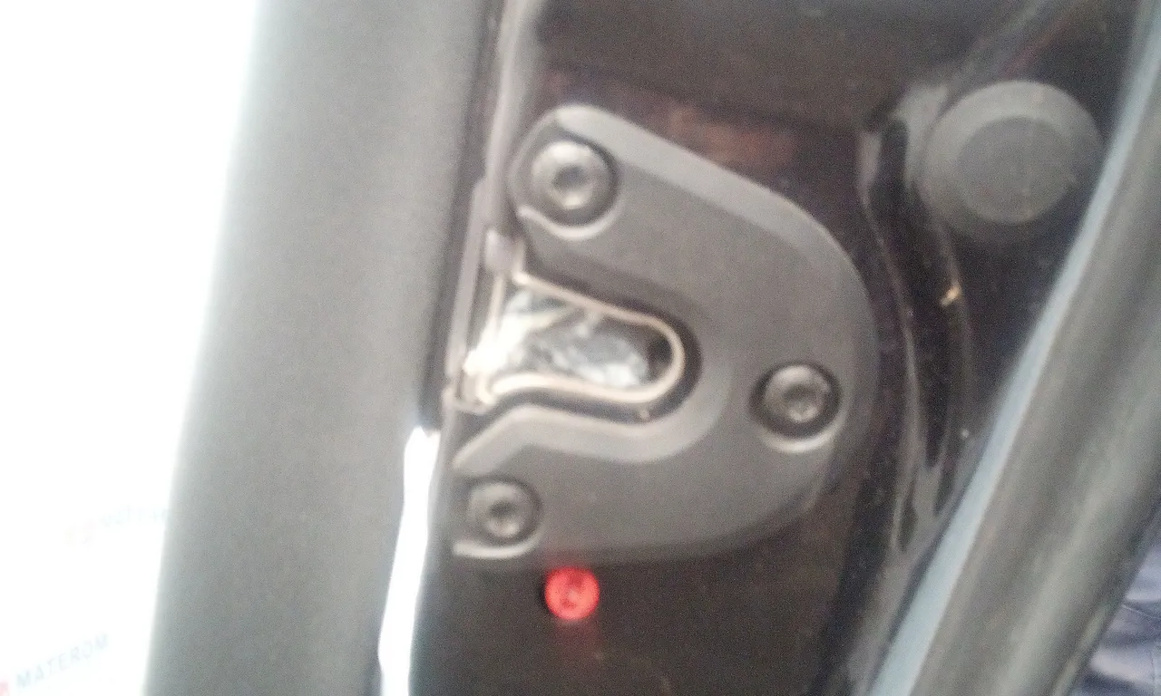 INCUIETOARE USA SPATE DREAPTA OPEL VECTRA C GTS 2002-2009