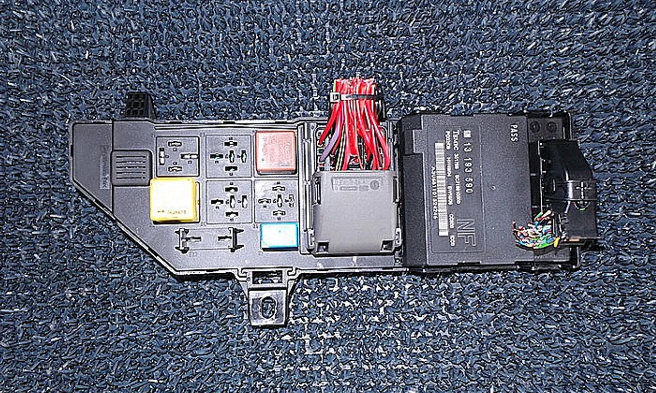 MODUL CONFORT OPEL VECTRA C GTS 2002-2009