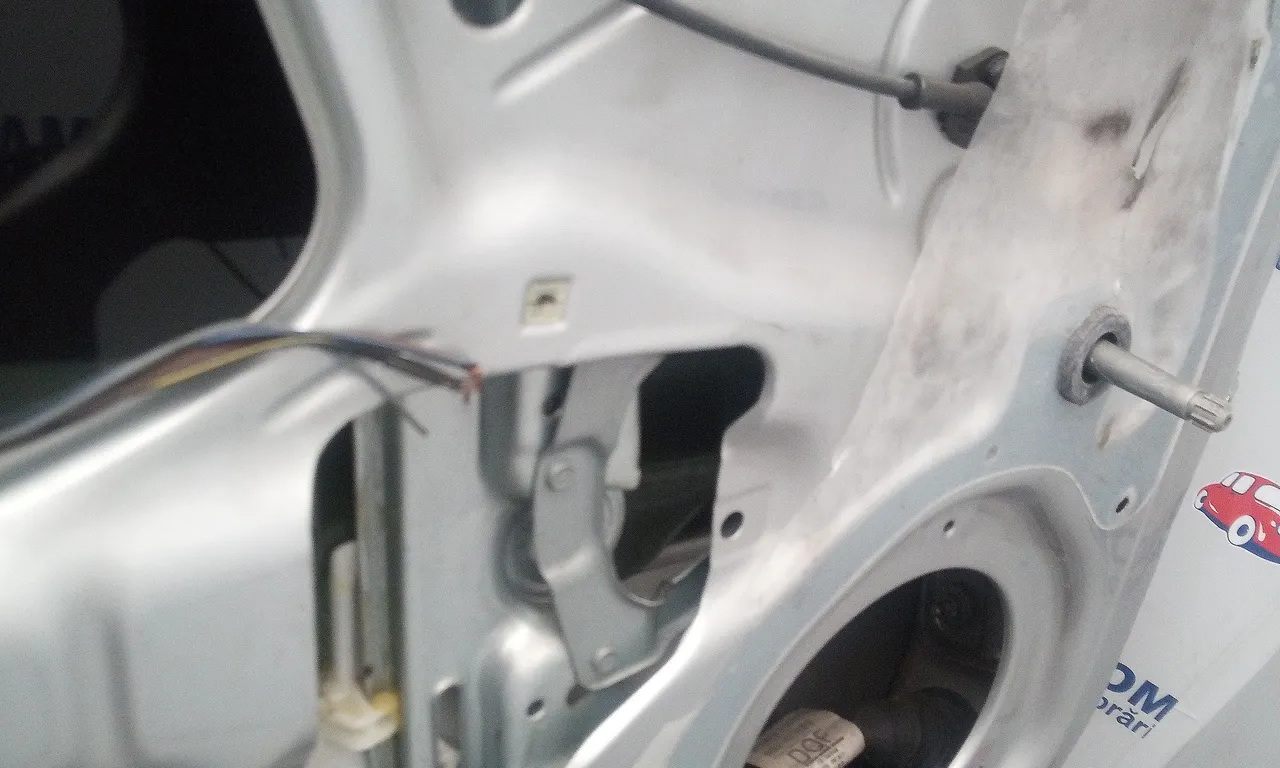 MACARA USA SPATE STANGA OPEL VECTRA C 2002-2009