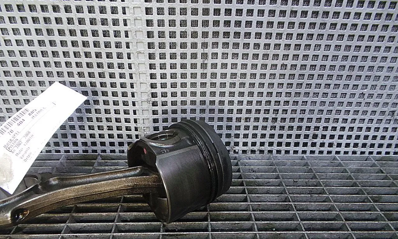 PISTON OPEL VECTRA C 2002-2009