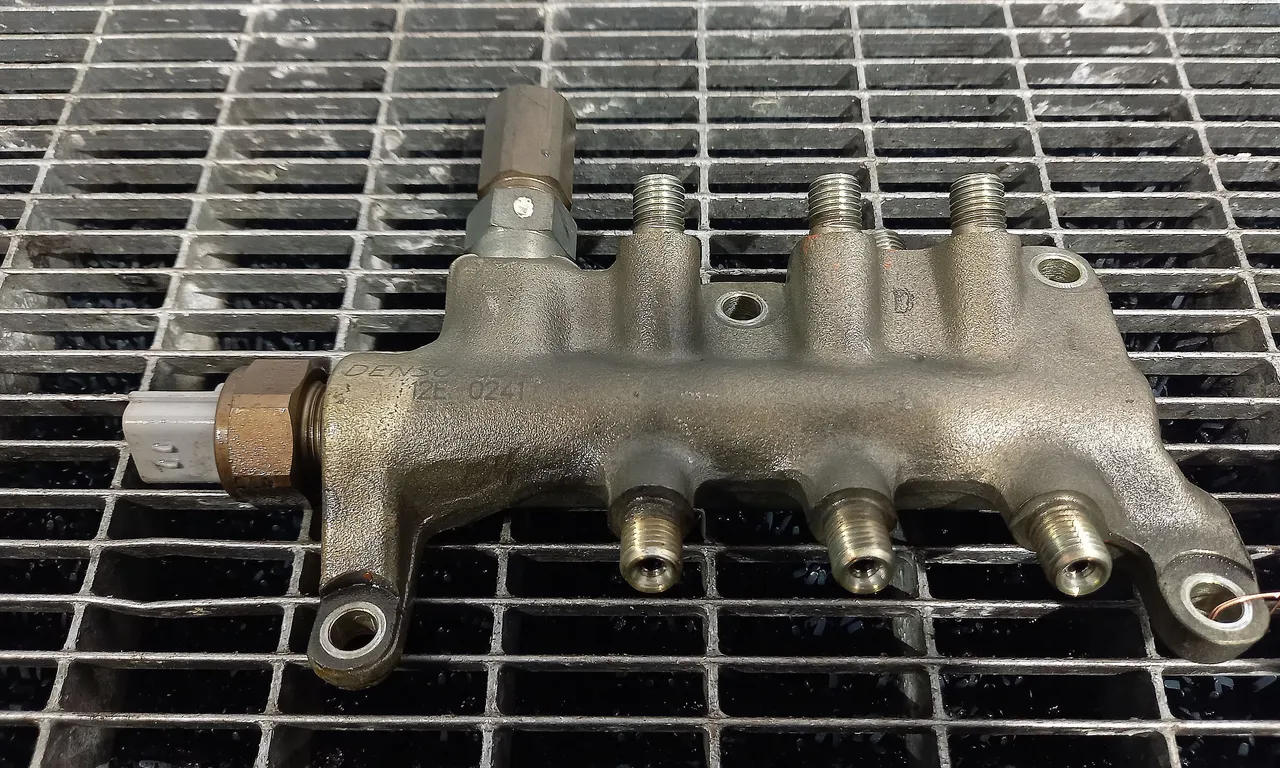 RAMPA INJECTIE OPEL VECTRA C 2002-2009