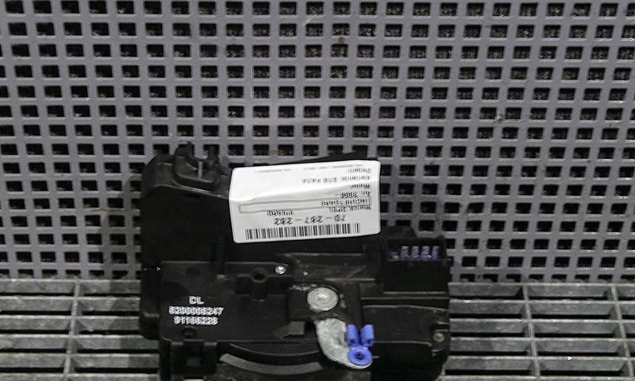 INCUIETOARE USA FATA STANGA OPEL VIVARO A 2001-2015