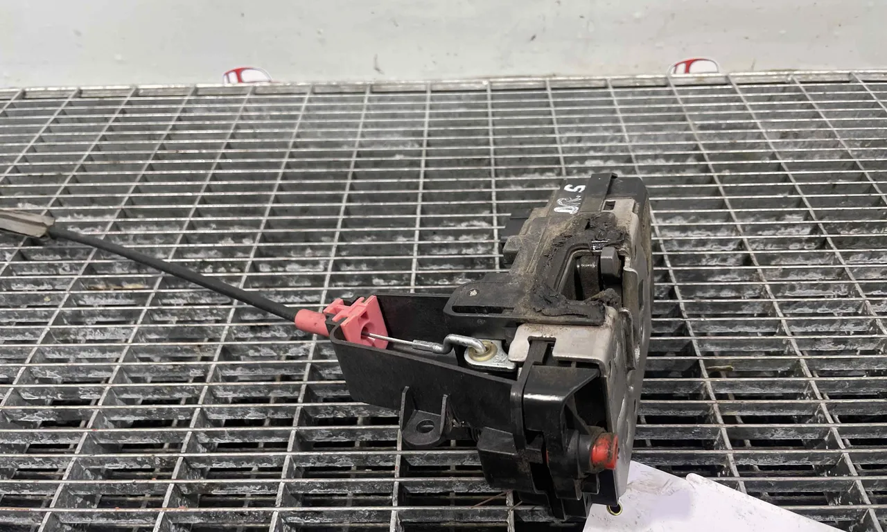 INCUIETOARE USA SPATE DREAPTA OPEL ZAFIRA B 2005-2015