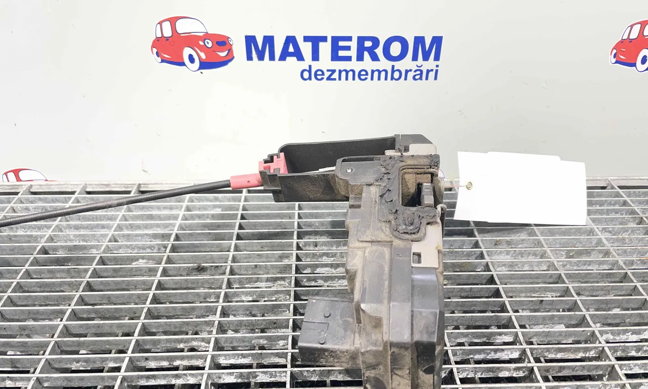 INCUIETOARE USA SPATE STANGA OPEL ZAFIRA B 2005-2015