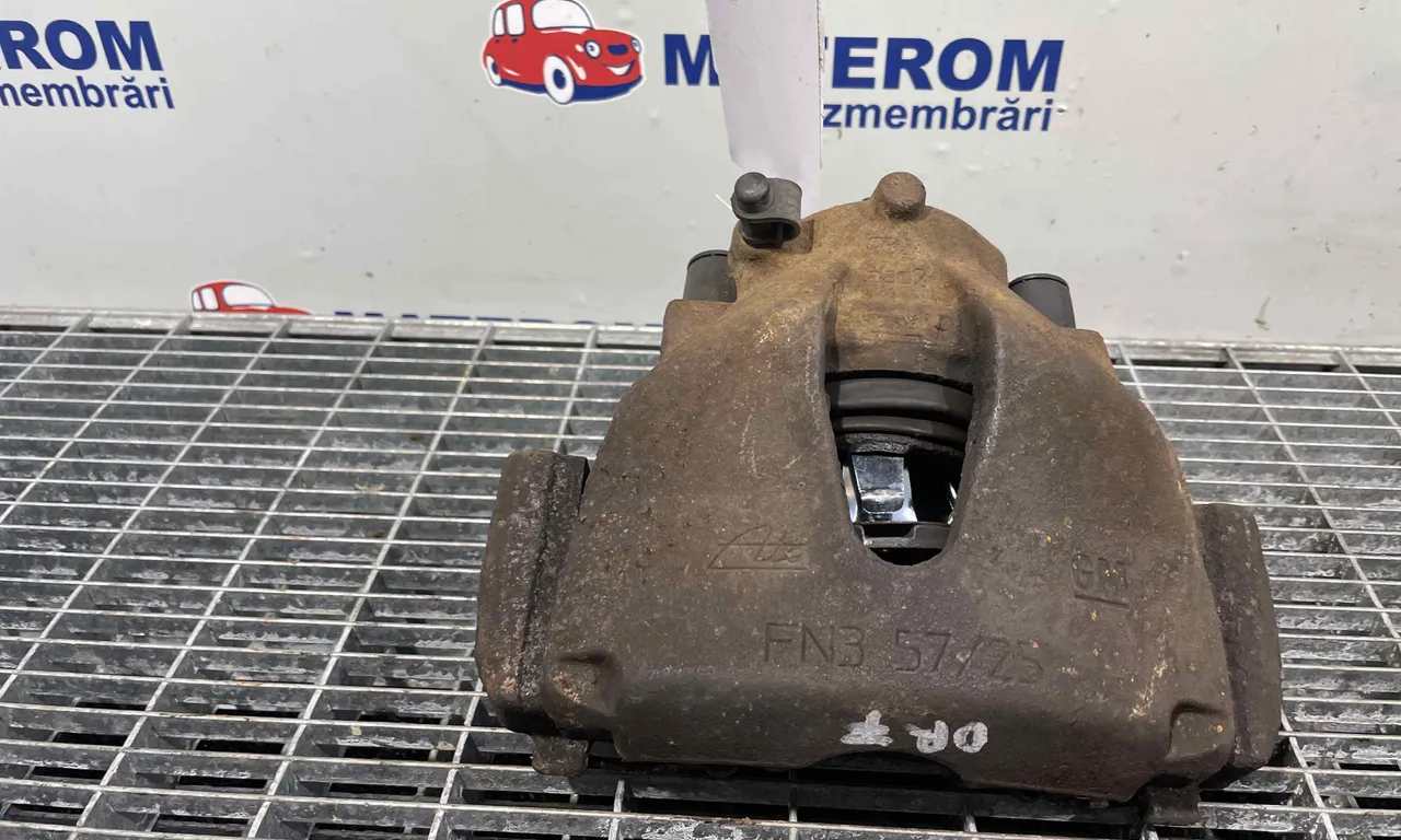 ETRIER FATA DREAPTA OPEL ZAFIRA B 2005-2015