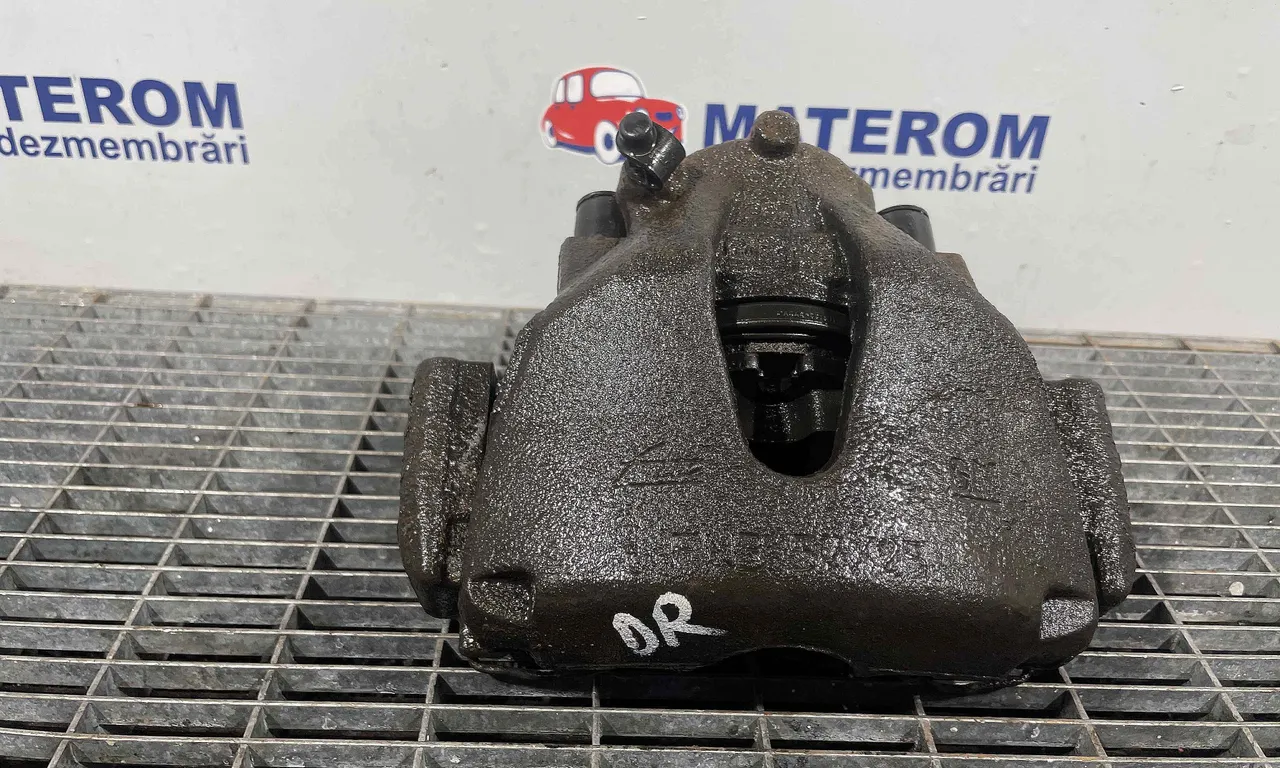 ETRIER FATA DREAPTA OPEL ZAFIRA B 2005-2015