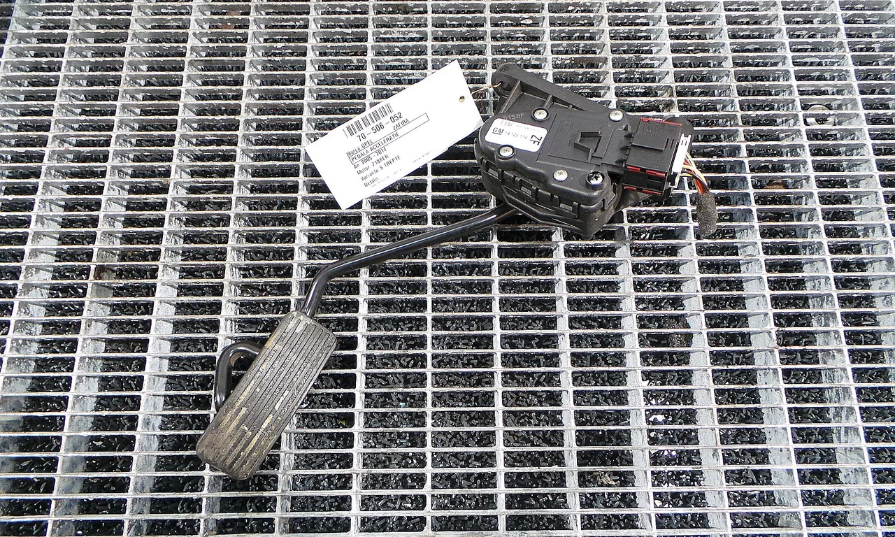 PEDALA ACCELERATIE OPEL ZAFIRA B 2005-2015