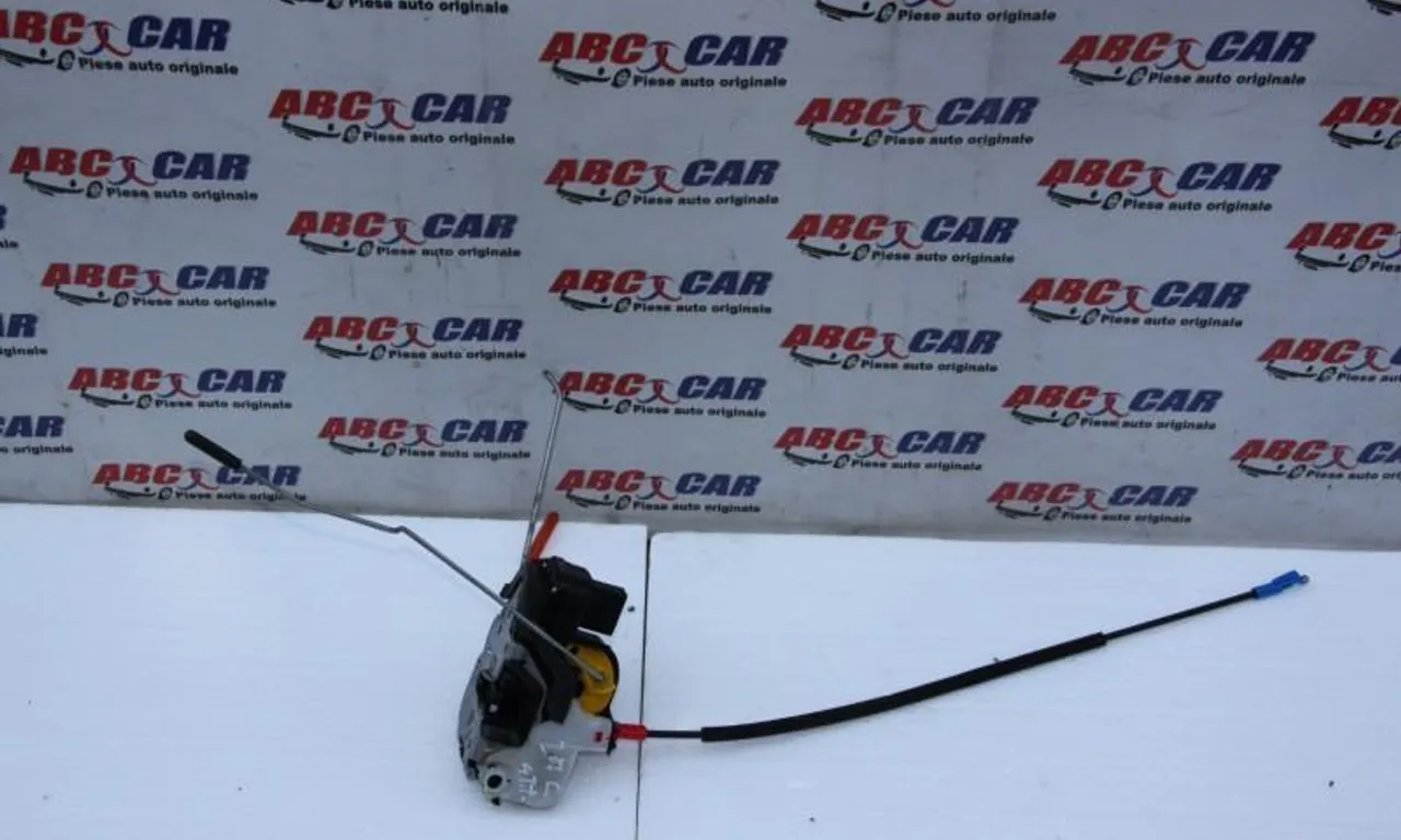 Broasca usa stanga fata OPEL ZAFIRA TOURER C 2011-null