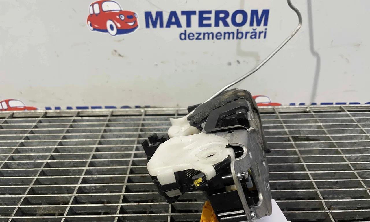 INCUIETOARE USA FATA DREAPTA OPEL ZAFIRA TOURER C 2011-2016